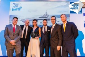 web res_Il team Azimut ritira il premio MBT e Yacht Style